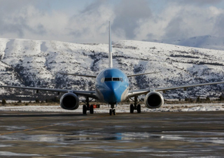 Los aeropuertos de la Patagonia argentina también se preparan para el invierno