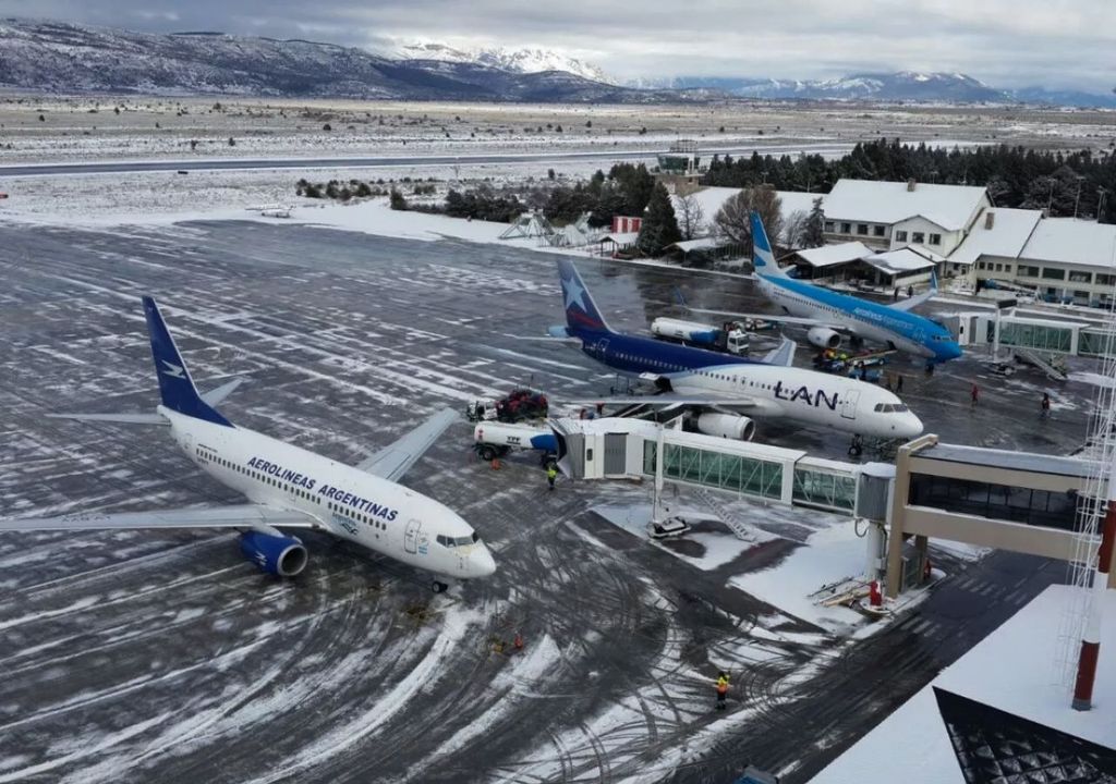 Aeropuertos de la Patagonia argentina se preparan para la nieve 2024 Aeropuertos de la Patagonia argentina se preparan para la nieve 2024