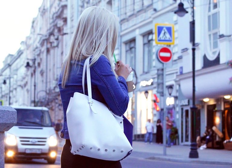 ¿Sensación de cabello sucio cuando vuelves de la calle? Puede que el aire de tu entorno tenga algo que ver. ¿Sensación de cabello sucio cuando vuelves de la calle? Puede que el aire de tu entorno tenga algo que ver.