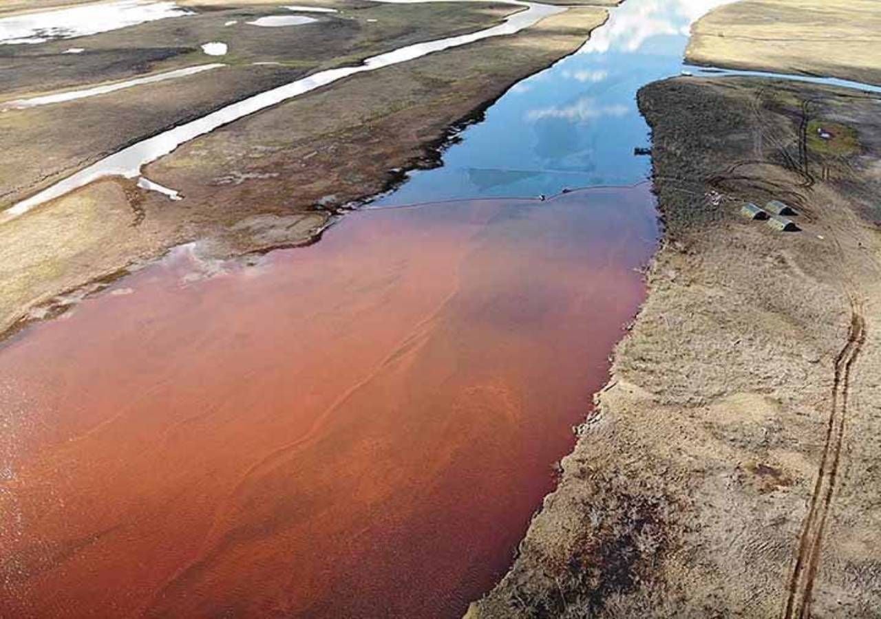 O desastre ambiental de Norilsk. Fonte: foto retirada do Twitter de Dmitri Golerov.