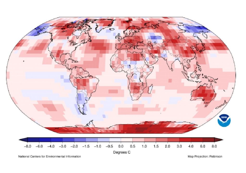 Anomalías de temperatura combinada de la superficie terrestre y marina en agosto de 2024 en