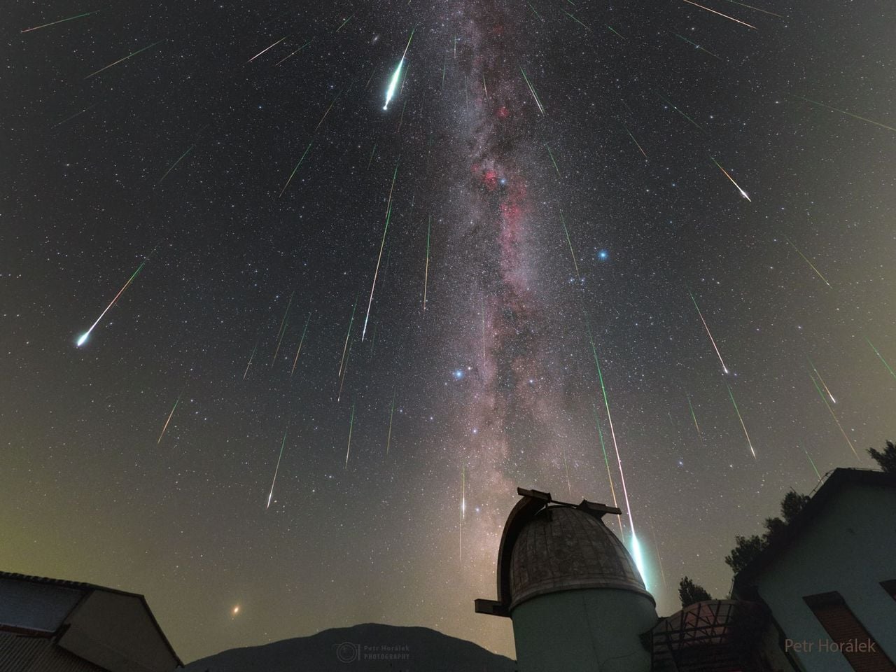 Lluvia de meteoritos: Perseidas de Perseo. Crédito: Petr Horálek / Instituto de Física de Opava