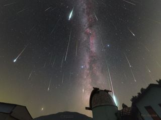 Agosto bajo las estrellas: fases de la Luna, conjunciones planetarias, y la espectacular lluvia de meteoros Perseídas