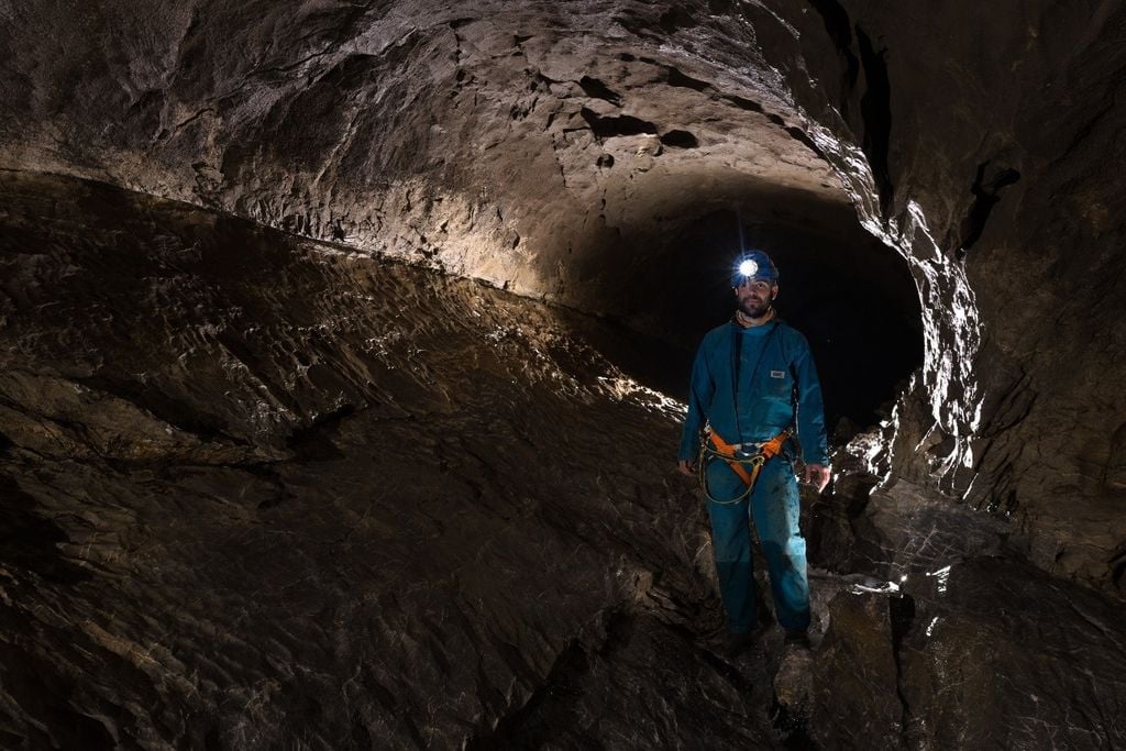 Galerie de grotte dans le système de grottes de Hölloch, Suisse / Tanguy Racine, KARST.