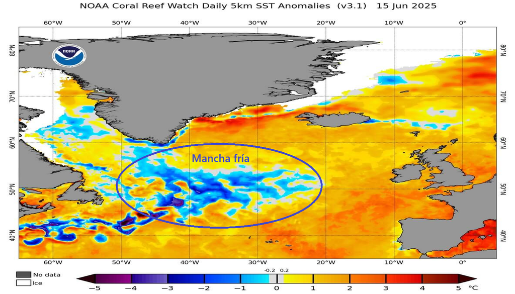 Anomalías de las temperaturas del agua del mar, SST, sobre el Atlántico Norte a fecha de 15 de junio de 2025, marchado la mancha o masa fría (cold blob) en azul respecto a otras zonas con anomalías cálidas en escala de rojos-amarillos. NOAA