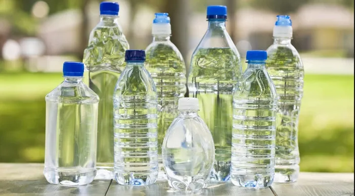 Agua En Botellas De Plástico, Cáncer Y Calor