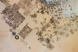 El agua fósil, bajo la arena del desierto del Sahara de más de 10.000 años, es usada actualmente por el ser humano