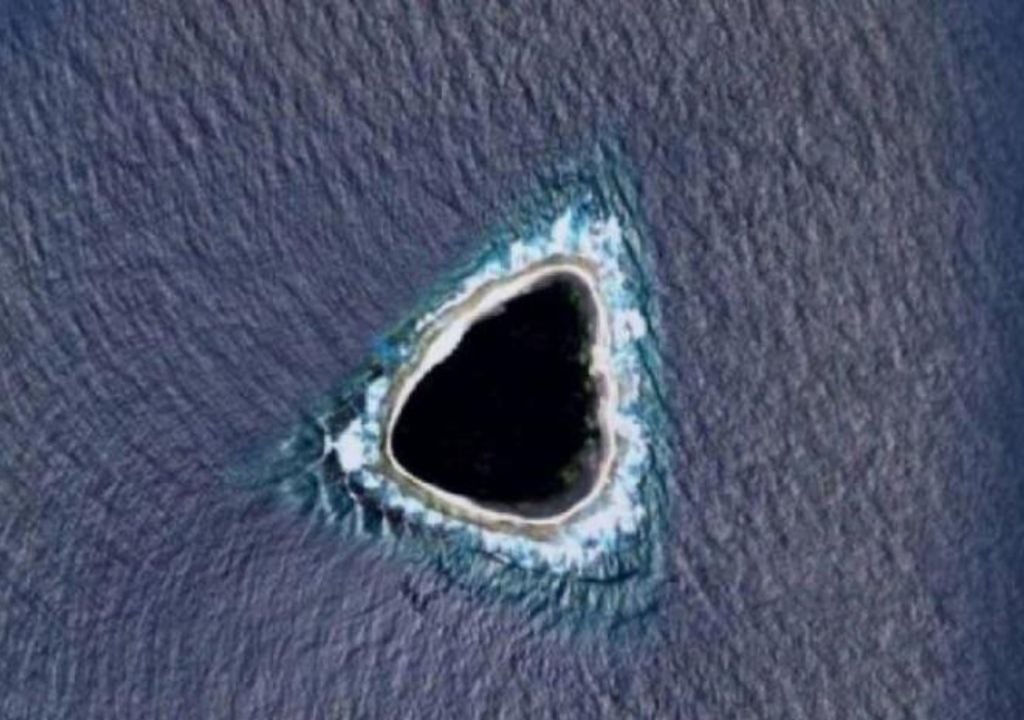 Google maps agujero negro Pacífico