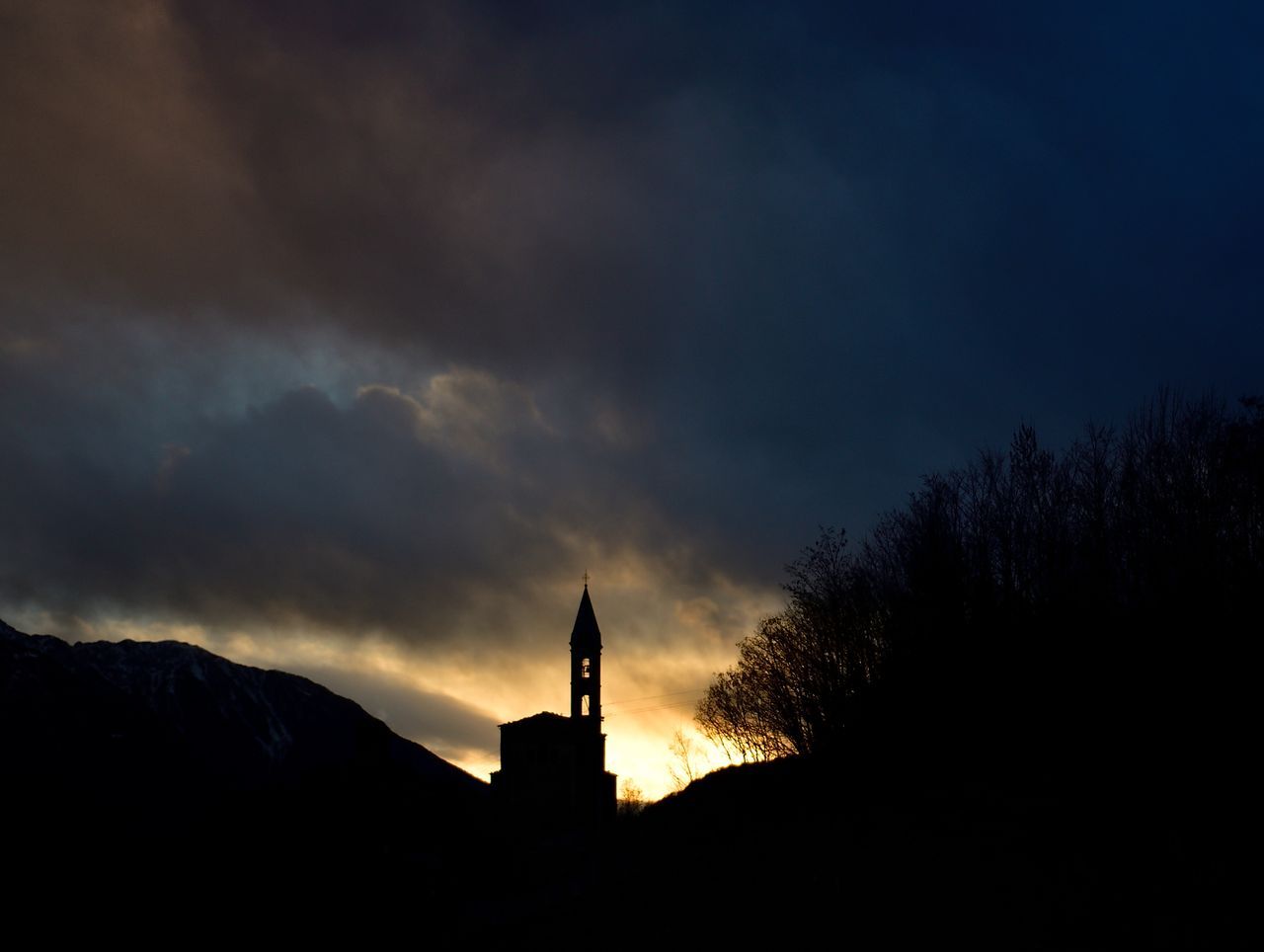 The Power of Church Bells in Warding off Storms: Spellboxes and Tente Nublo