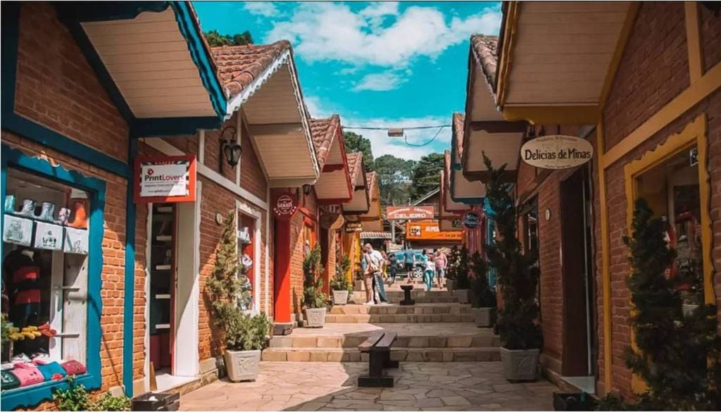 O centrinho é excelente para caminhar de mãos dadas, comprar chocolates artesanais e visitar empórios. Crédito: Divulgação.