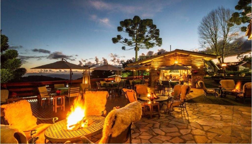 Campos do Jordão é famosa por sua alta gastronomia e experiências à luz de velas. Na imagem, o restaurante italiano Pontremoli. Crédito: Divulgação.