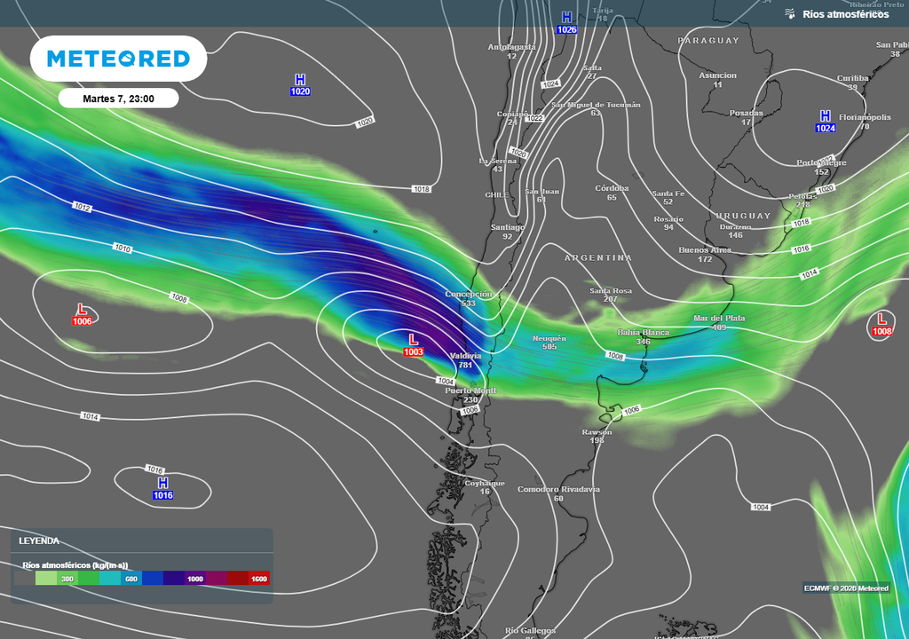 Río atmosférico categoría 4 aterrizará en La Araucanía y Los Ríos Río atmosférico responsable de las lluvias extremas en las regiones de La Araucanía y Los Ríos.