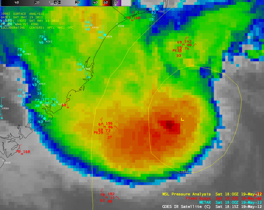 Detalles de Alberto, según imágenes IR Detalles de "Alberto", según imágenes IR de los sensores de los satélites Suomi NPP (polar) y GOES, para el 19 de mayos de 2012 sobre las 18 UTC, junto con datos de superficie y análisis de presión en superficie. Fuente: CIMSS Blog