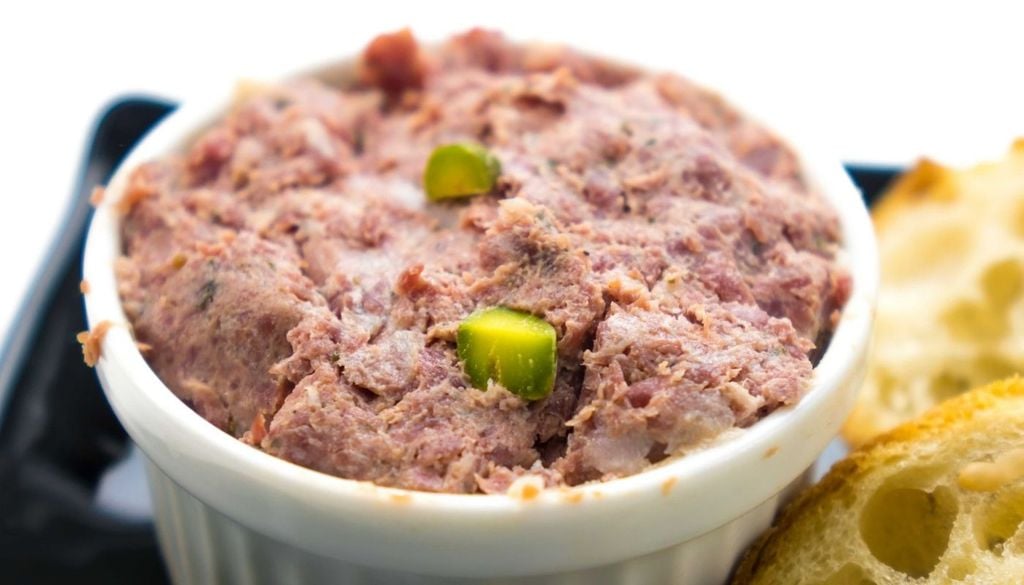 El Ministerio de Salud emitió una alerta alimentaria urgente tras detectar Listeria monocytogenes en la pasta cóctel de jamón marca Líder.