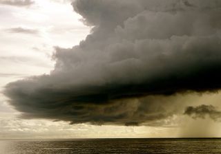 Alerta de chuva forte no litoral do Sudeste