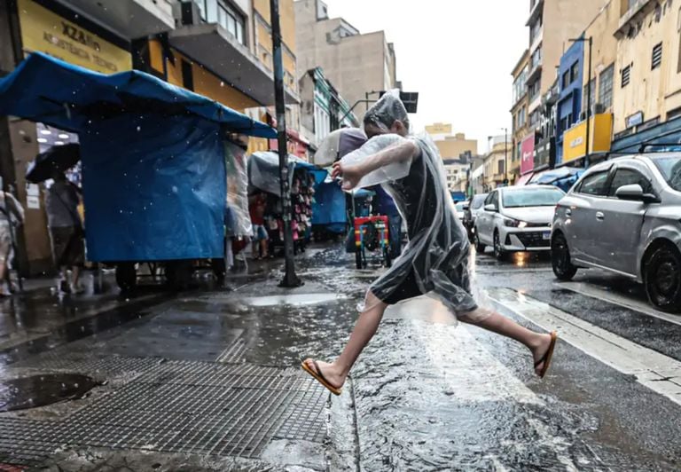 Alerta de chuvas continuam em boa parte do Brasil e nova frente fria chega ao pa&iacute;s