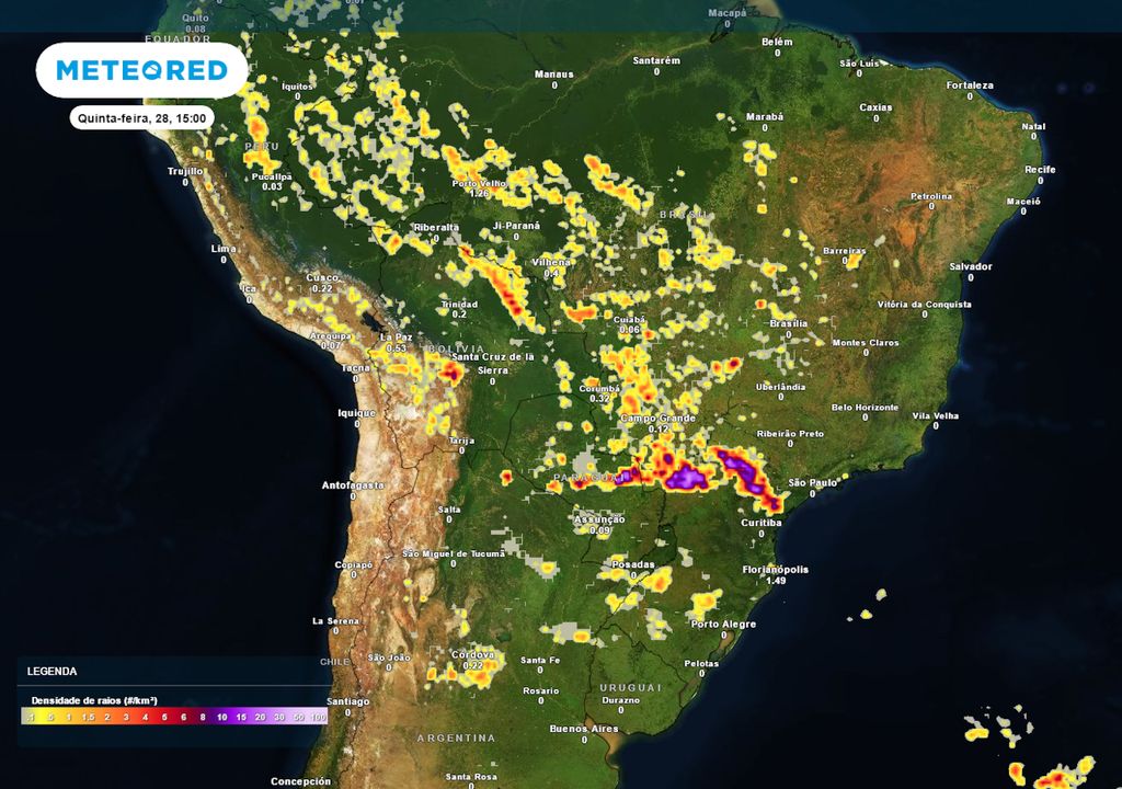 Previsão de densidade de raios na quinta-feira. Previsão de densidade de raios na quinta-feira.