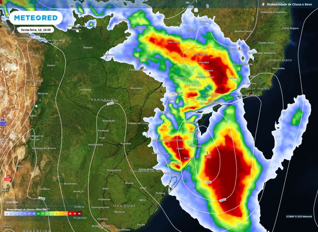 Probabilidade de precipitação. O mapa mostra a probabilidade de precipitação para a tarde desta sexta (12). áreas em vermelho são destaque por conta das grandes chances.