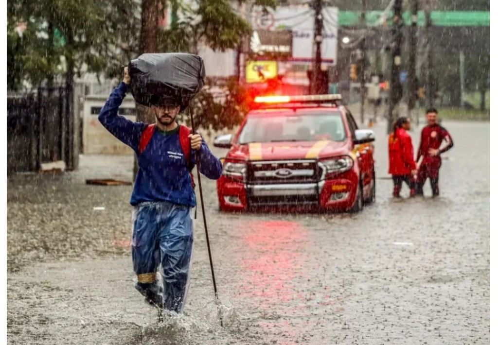 Tempestades e chuvas intensas avançam sobre o Rio Grande do Sul ao longo do fim de semana com formação de ciclone no Sul do Brasil. Créditos: Reprodução/Rafa Neddermeyer/Agência Brasil.