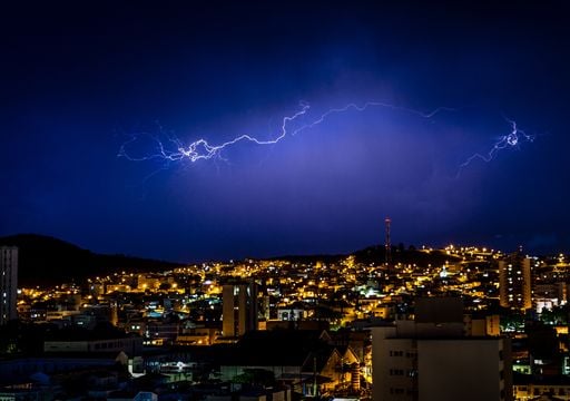 Alerta de tempestades: chuvas aumentam no Brasil e deixam 10 estados em risco