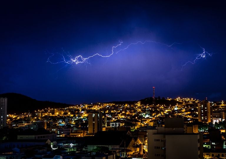Alerta de tempestades: chuvas aumentam no Brasil e deixam 10 estados em risco