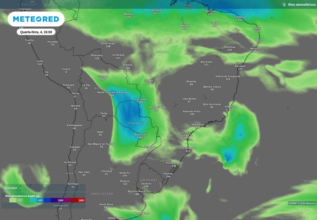 Previsão de transporte de umidade via rio atmosférico para o centro-sul do país na quarta-feira (04), de acordo com o ECMWF