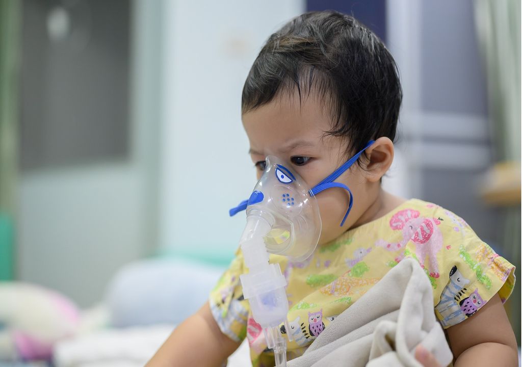 niño en hospital con virus respiratorio sincicial