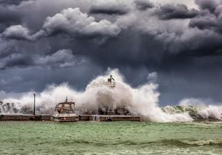 Alerta Mau Tempo: Ondas chegam aos 5 metros de altura até sábado