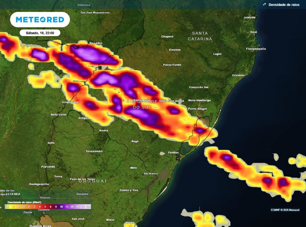 Mapa de densidade de raios mostra as áreas mais propícias a tempo severo sobre o RS na noite de sábado (18).