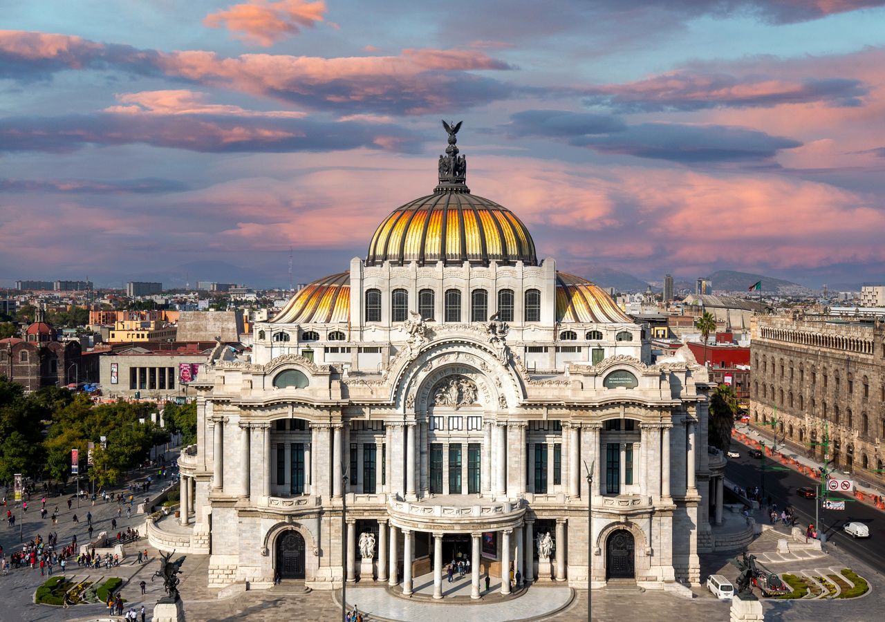 El calor sigue intenso en la CDMX, las autoridades de la Secretaría de Gestión de Riesgos y Protección Civil han emitido Alerta Naranja en 12 alcaldías en la tarde del martes.