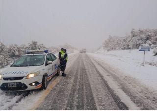 Alerta por nevadas y viento en la Patagonia: corte en la Ruta 40 y pasos fronterizos cerrados 