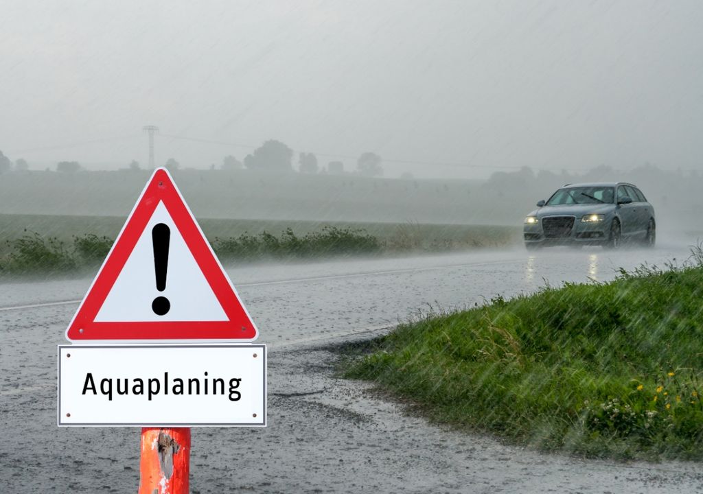 manejar conducir lluvia alerta SMN aquaplaning