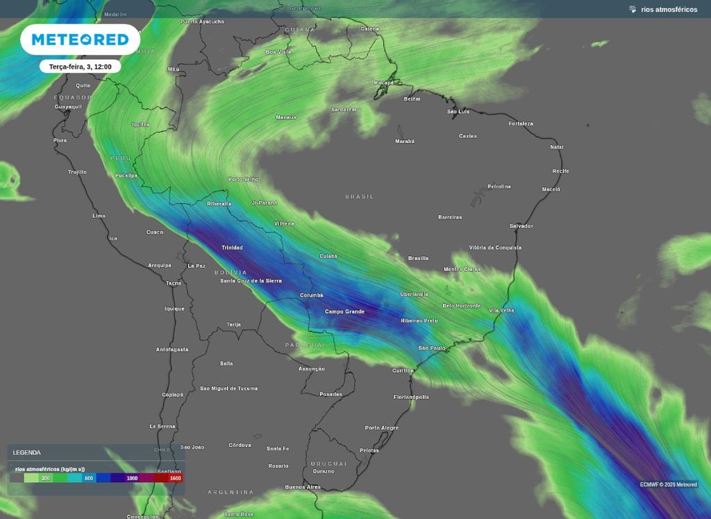 Rio atmosférico transportando umidade desde o norte da América do Sul para a Região Sul e Sudeste do Brasil na tarde desta terça-feira (3).