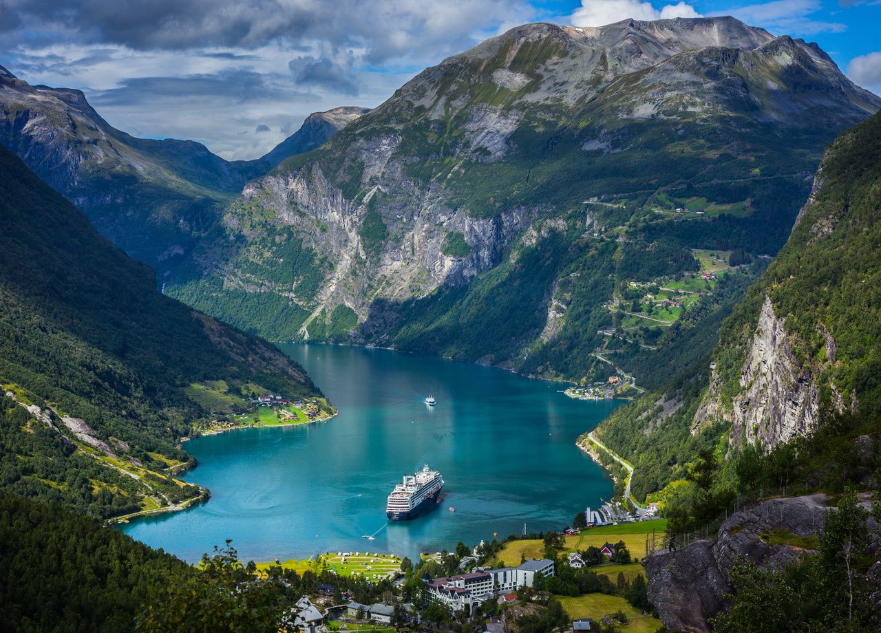 Varsling !  Den praktfulle norske landsbyen truet med å bli oversvømmet av en tsunami!  Hva vil egentlig skje?