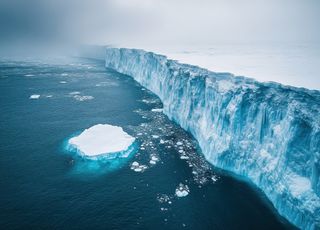 Alerte : cette île britannique est sous la menace du plus gros iceberg du monde ! 