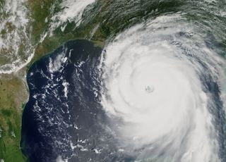 Alerte : le changement climatique accentue la puissance et le nombre des cyclones !