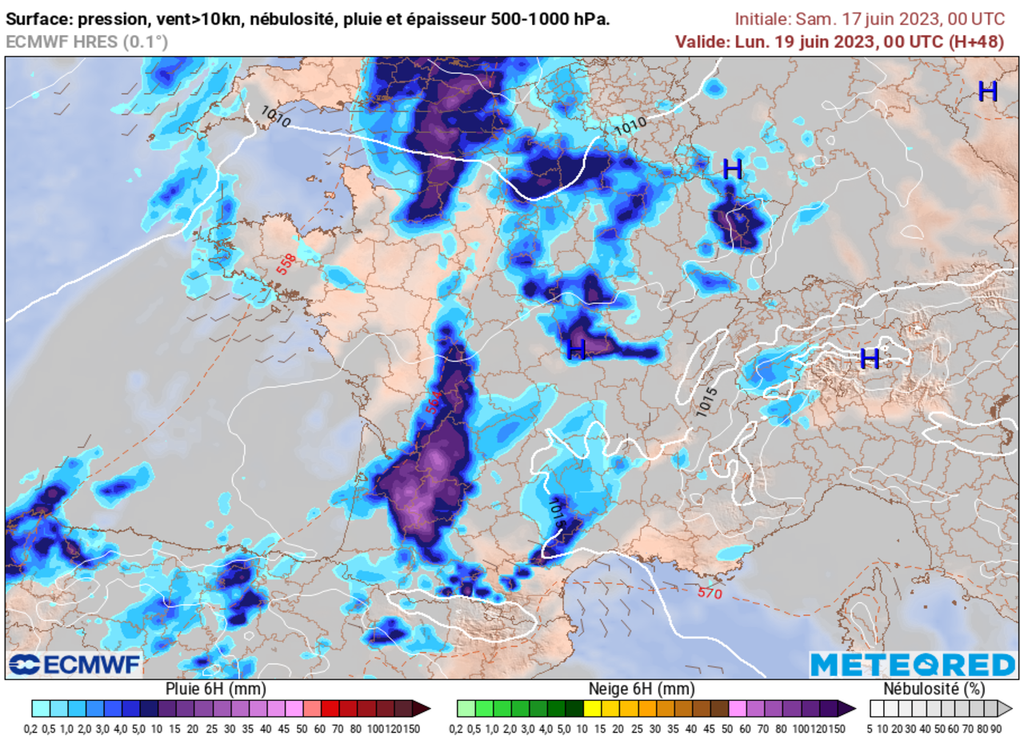 Dans le courant de soirée et nuit prochaine, les orages gagent les régions du Nord-Est et persistent tout en s'espaçant quelque peu ailleurs. Dans le courant de soirée et nuit prochaine, les orages gagent les régions du Nord-Est et persistent tout en s'espaçant quelque peu ailleurs.