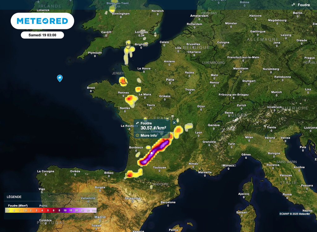 Forts voire violents orages attendus d'ici la soirée de vendredi par l'ouest / sud-ouest. Forts voire violents orages attendus d'ici la soirée de vendredi par l'ouest / sud-ouest.
