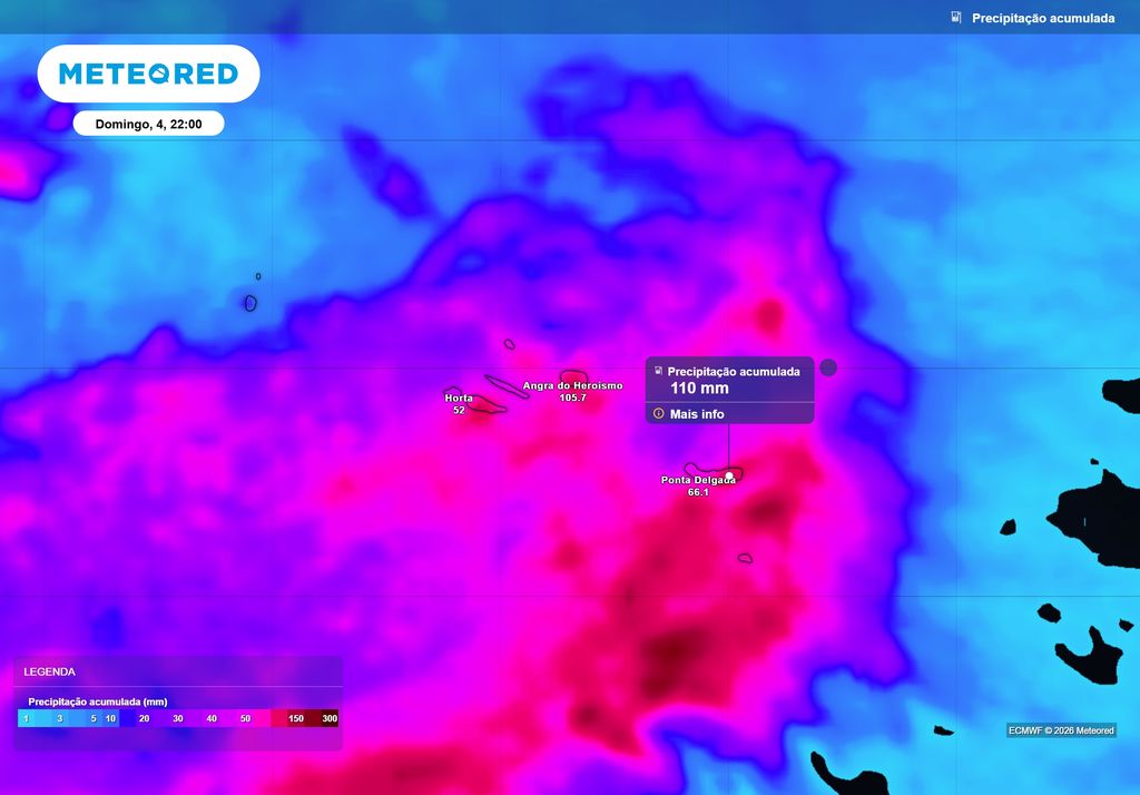 Previsão da chuva acumulada no arquipélago dos Açores até às 22:00 de domingo, 4 de outubro.