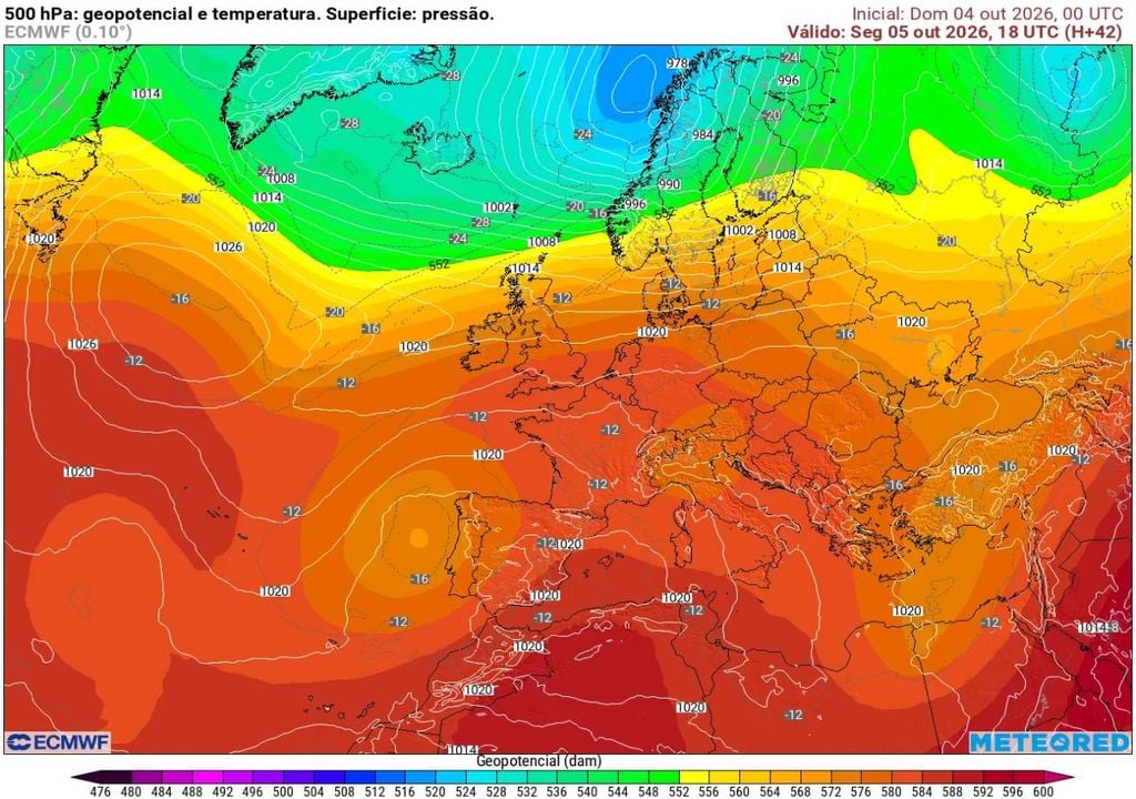 A bolsa de ar frio é bem visível a oeste de Portugal continental a aproximadamente 5500 metros de altitude.