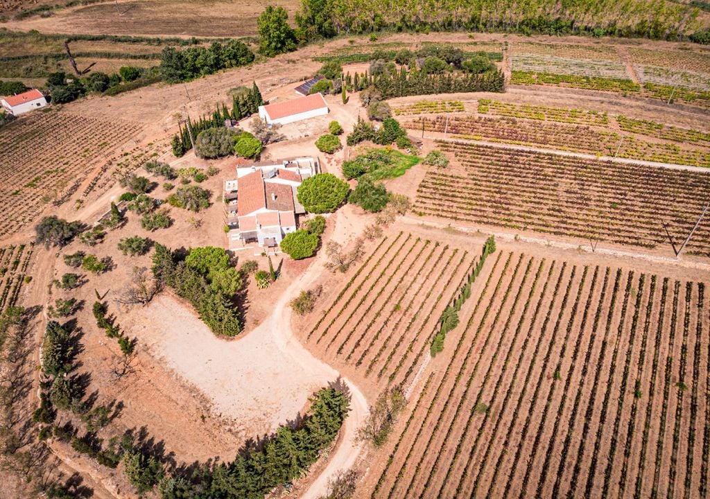 vista aérea de propriedade agrícola no Algarve vista aérea de propriedade agrícola no Algarve
