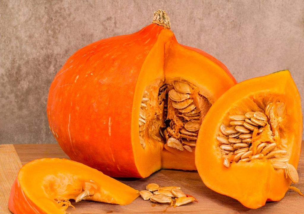 Zapallo cortado con sus semillas