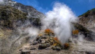 Nella Solfatara di Pozzuoli, il luogo pi&ugrave; estremo di Napoli, &egrave; possibile camminare all'interno di un vulcano
