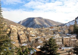 Allerta maltempo al Centro-Sud, neve su Alpi e Appennino