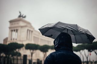 Allerta meteo a Roma: fino a 70 mm di pioggia, ecco i giorni più a rischio. Attenzione nel resto del Lazio