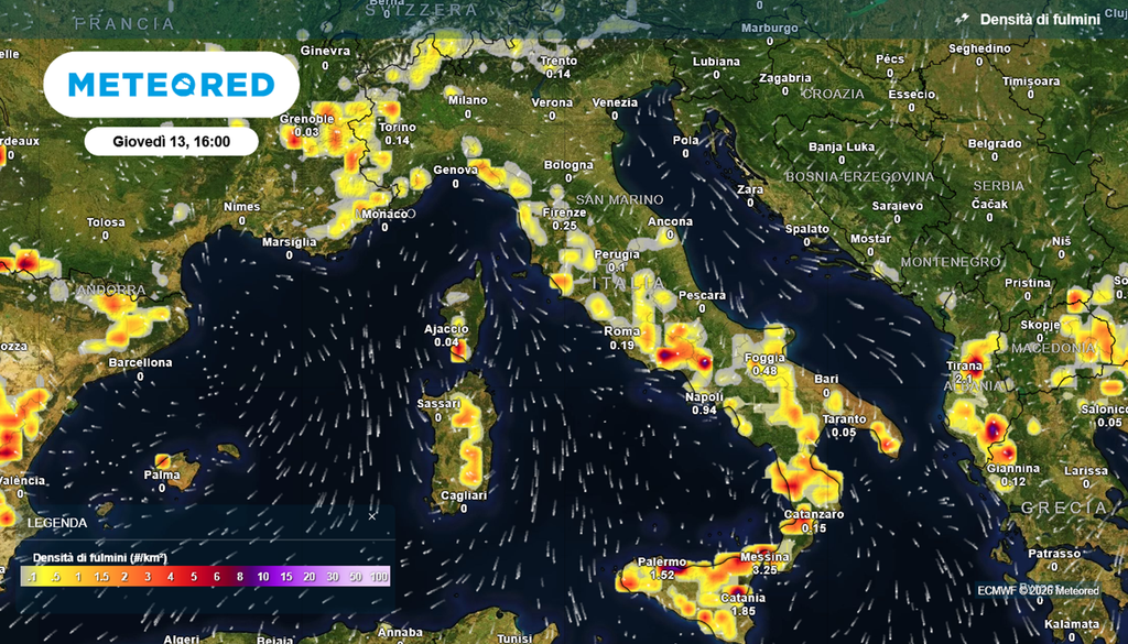 Pomeriggio di giovedì 13 agosto: temporali pomeridiani in molte zone d'Italia. Nella mappa, la densità di fulmini prevista.