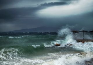 Allerta meteo, la Protezione Civile avvisa: tempesta di vento imminente sull'Italia, attenzione anche ai forti temporali