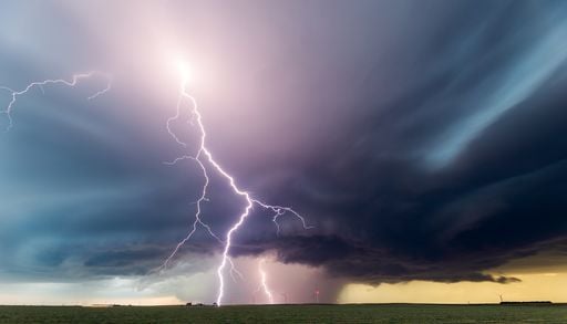 Allerta meteo, dalle 14 l'Italia si riempie di nubi temporalesche: attenzione in queste regioni