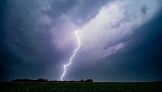 Allerta meteo, oggi dalle 14 scoppieranno forti temporali in 4 regioni del Centro