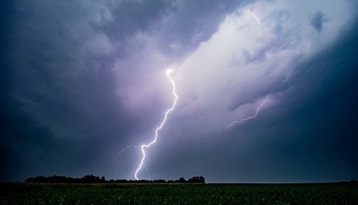 Allerta meteo, oggi dalle 14 scoppieranno forti temporali in 4 regioni del Centro